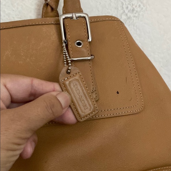 Vintage Coach Tan leather shoulder Handbag - Picture 3 of 13